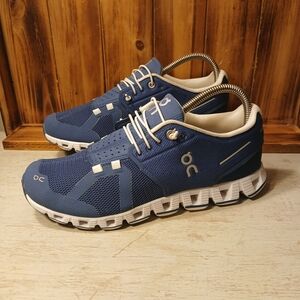 On Cloud Women's Shoe Size 8